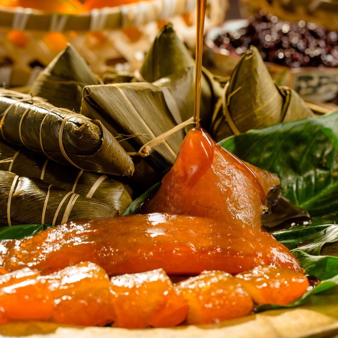 Bánh gio làm từ gạo ngâm nước tro tự nhiên, có màu vàng trong đặc trưng
